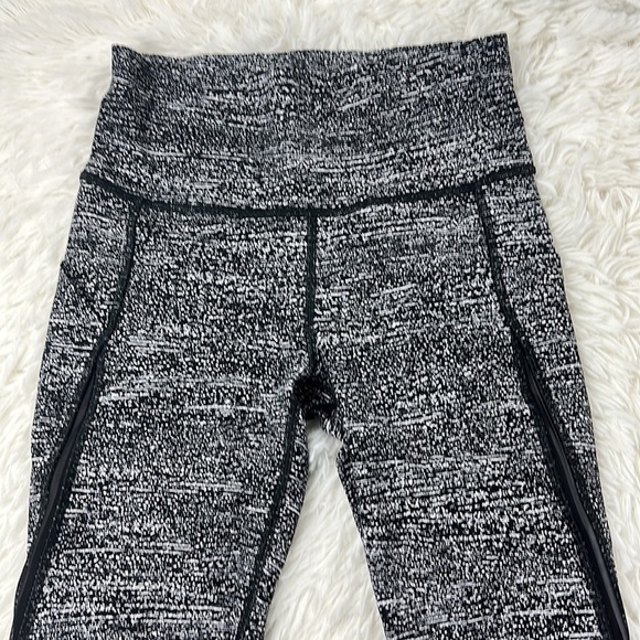 Lululemon Pace Perfect Crop (17") Air Time White Black / Black - Picture 2 of 6